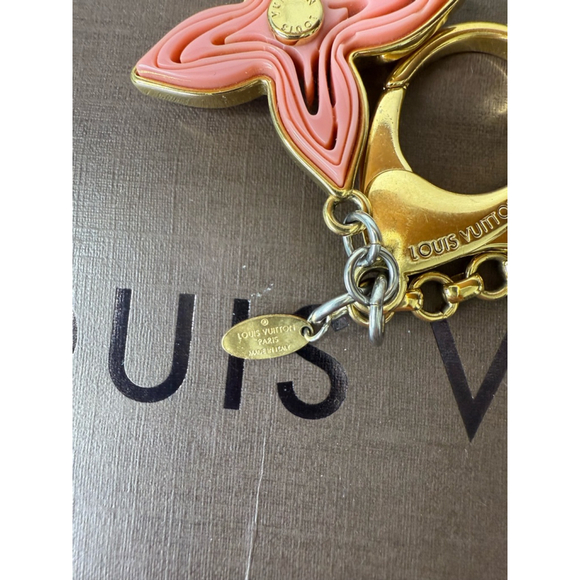 Louis Vuitton Key Chain/Bag Charm Pink Flower - Picture 7 of 9